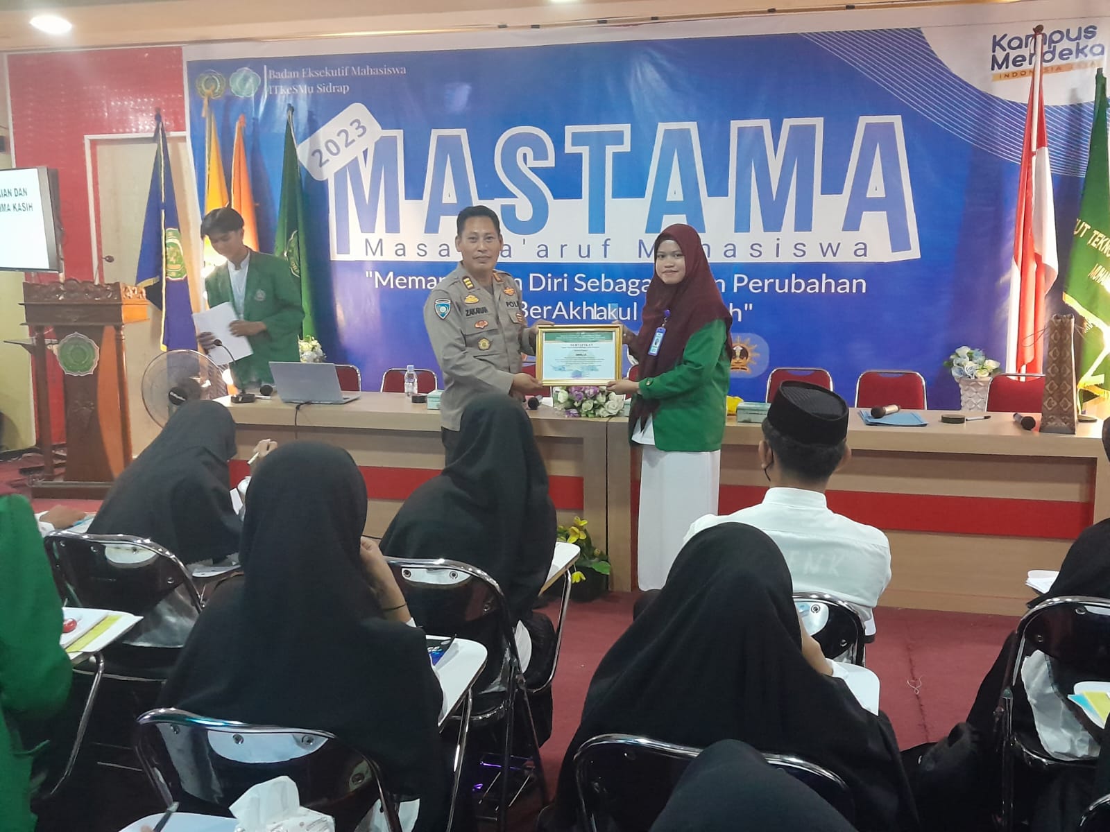 Sat Binmas Polres Sidrap Sajikan Materi Kamtibmas ke Mahasiswa Baru ITKeSMu Sidrap