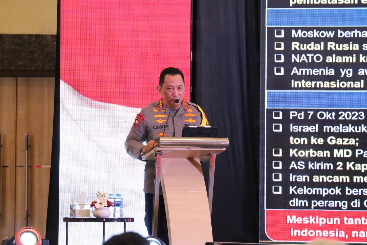 Kapolri Beri Kuliah Kebangsaan Di Unhas Makassar